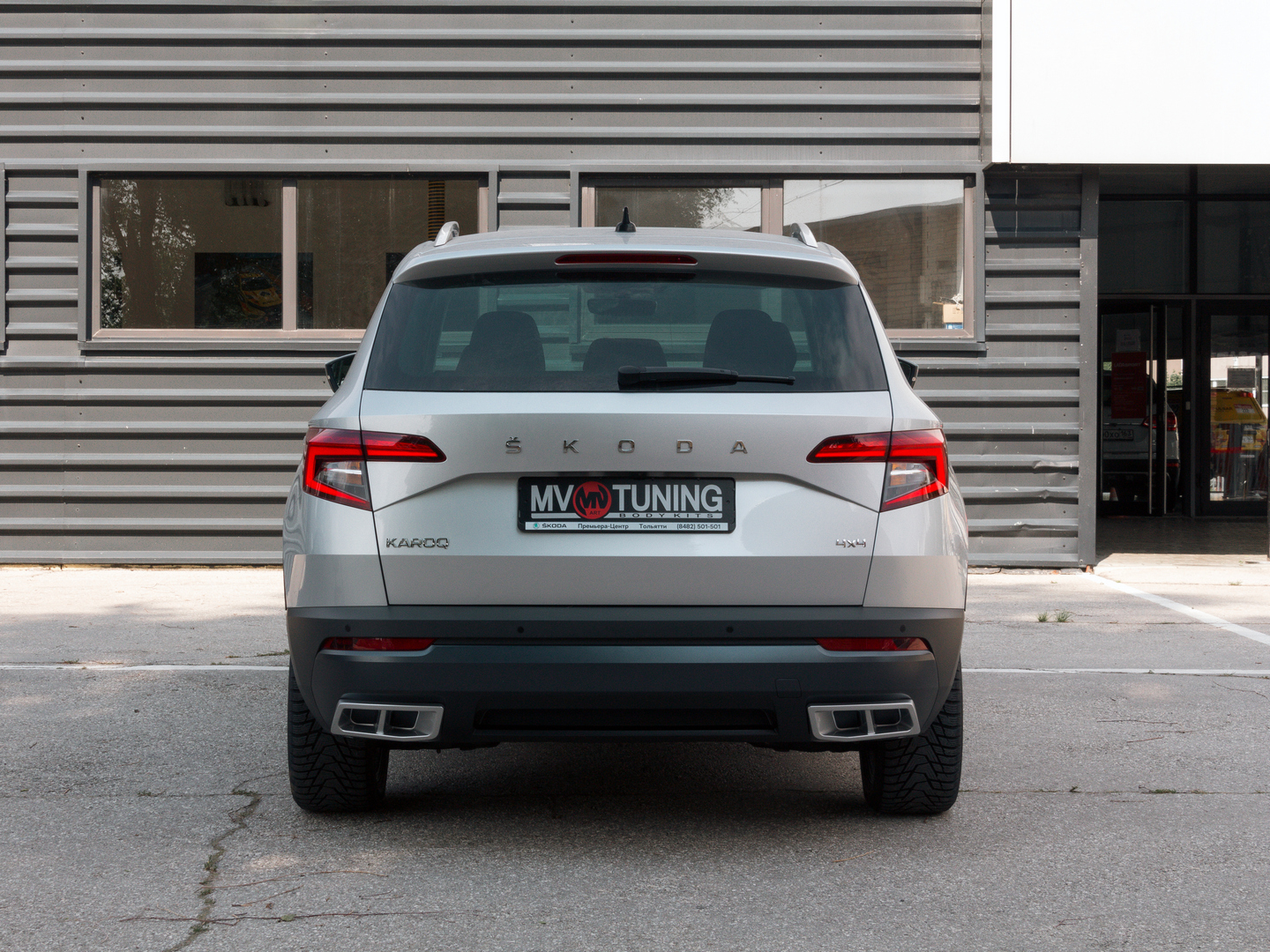 SILVER. Имитация насадок глушителя(выхлопа) крашенные для Skoda Karoq 2017 - 2021