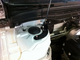 Кронштейн упора капота Kia Ceed I (2007-2012)