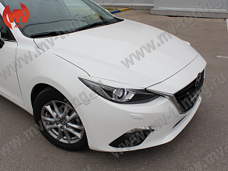 Крашеный комплект. Реснички на фары var №1 Mazda 3 (2013-2016) Цвет Белый A4D (для моделей с адаптивными фарами) + УСТАНОВОЧНЫЙ КОМПЛЕКТ