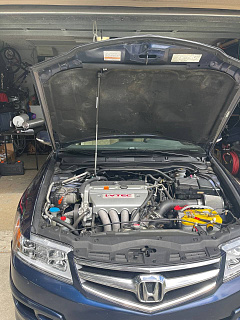 Упор капота для Honda Accord VII с двигателем 2.0