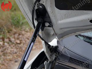 Упор капота Mitsubishi Lancer X
