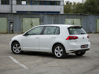 BLACKOUT EDITION. Спойлер в стиле GTI крашенный Черный глянец VW Golf 7 VII (2013 - 2020)