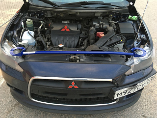 Растяжка передних стоек BLUE для Mitsubishi Lancer X (2007-2016)