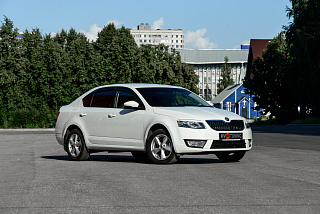 Вставки переднего бампера в стиле RS Skoda Octavia III A7 (2013-2016)