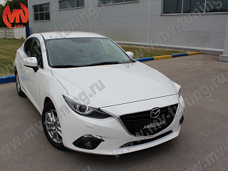 Крашеный комплект. Реснички на фары var №1 Mazda 3 (2013-2016) Цвет Белый A4D (для моделей с адаптивными фарами) + УСТАНОВОЧНЫЙ КОМПЛЕКТ